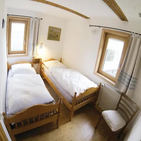 Two-bedroom In Zeulenroda-triebes Apartment Weckersdorf