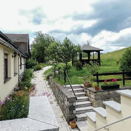Two-bedroom In Zeulenroda-triebes Apartment *